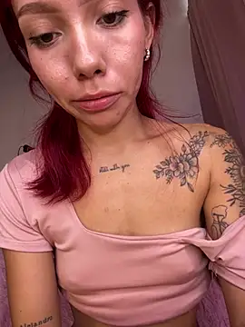 1Scarlet_ webcam