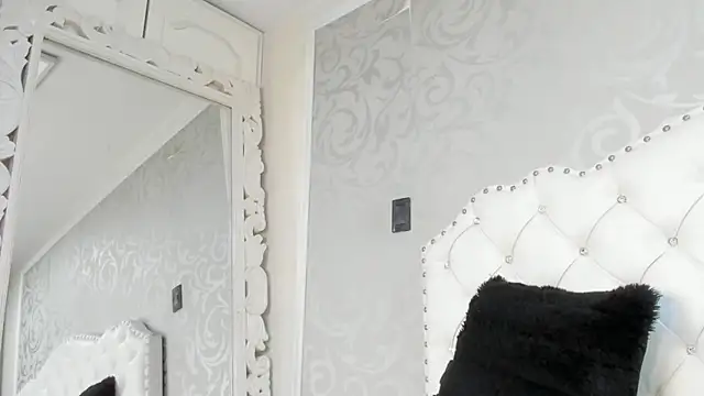 LilithBoneth webcam