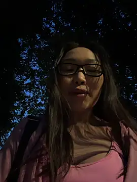 trytomakememoam (F young) - i take off her bra and play with her nip