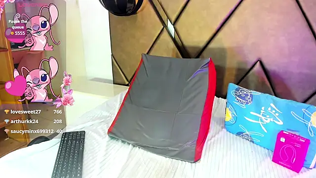PenelopeGuzman__ webcam