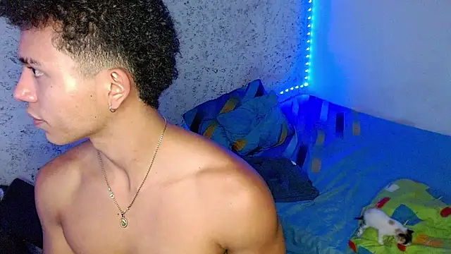 tonydesire_ webcam
