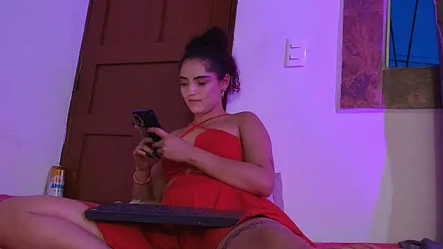 Nikki__uwu live cam on StripChat