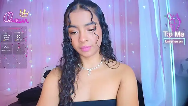 SunnyGilmoree live cam on StripChat