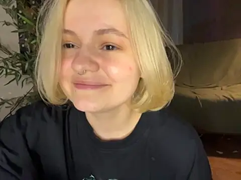 MoonIvy_ Live Webcam on Stripchat