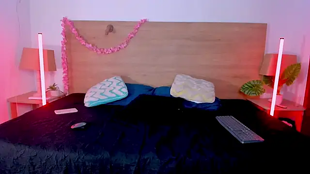 LaraRous webcam