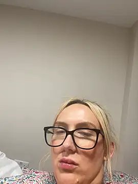 Busty-ChristinaXX