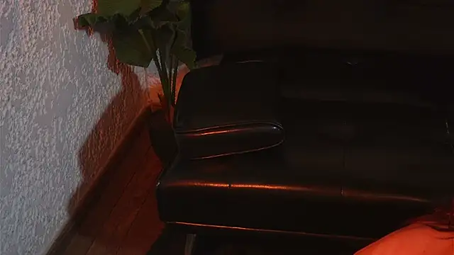 vitoriacarusso (F young) - dildo?