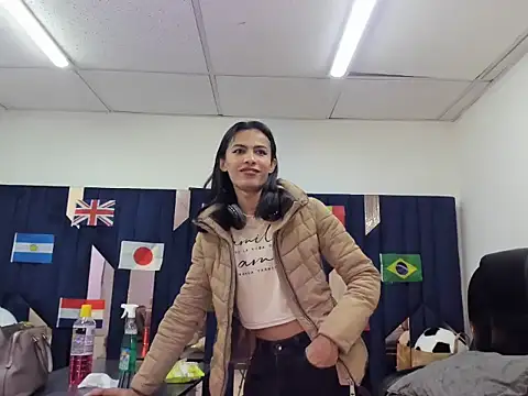 Aisha_hotts777 webcam