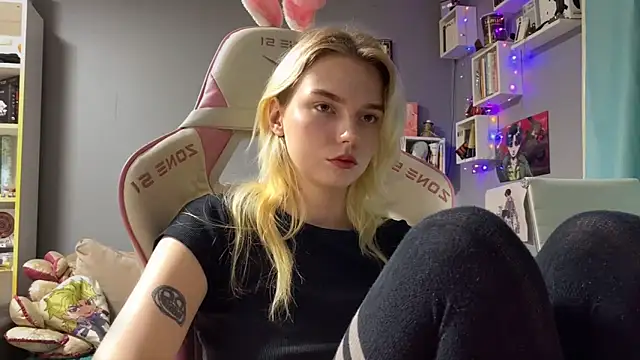nannomi (F young) - naked