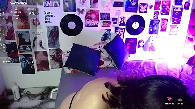 Roxy_f_w webcam