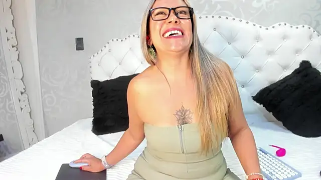 LilithBoneth webcam