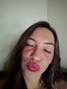 loveuu-bae live cam on StripChat