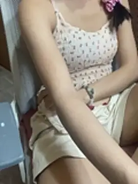 Mina048 webcam