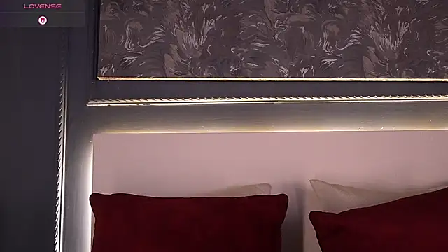 MiaKay1 webcam