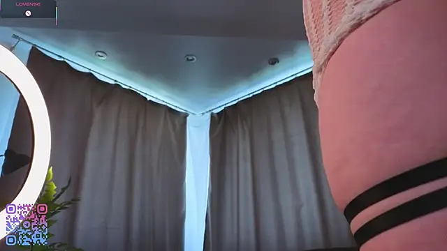 soniascott (F young) - MASSAGE MY BOOBS AND TEASE WITH TONGUE