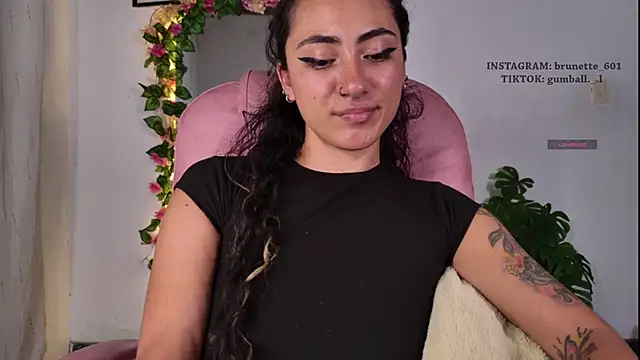 paula_brunette