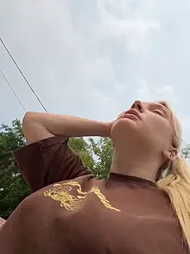 ammyhot (F young) - Tease nipple 😈