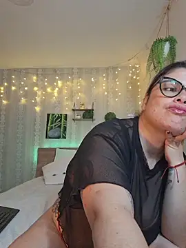 Juliietha_servas webcam