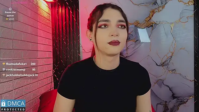 MaeveKuro webcam