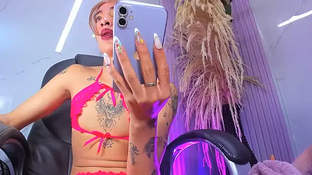 Mila_Leon webcam