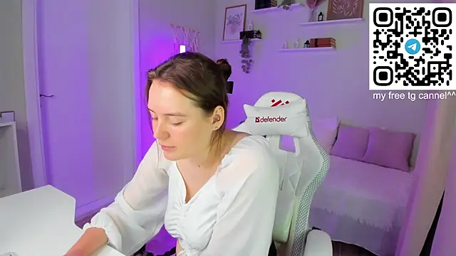 Laura_CollinsS webcam