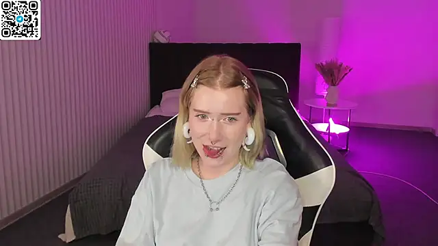 Elira_Vane webcam