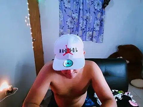 sweetboyxxx11 webcam
