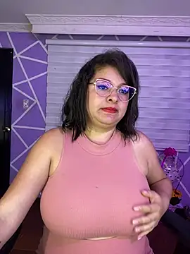 MiiaaJoness webcam