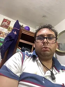 gdmc123 live cam on StripChat