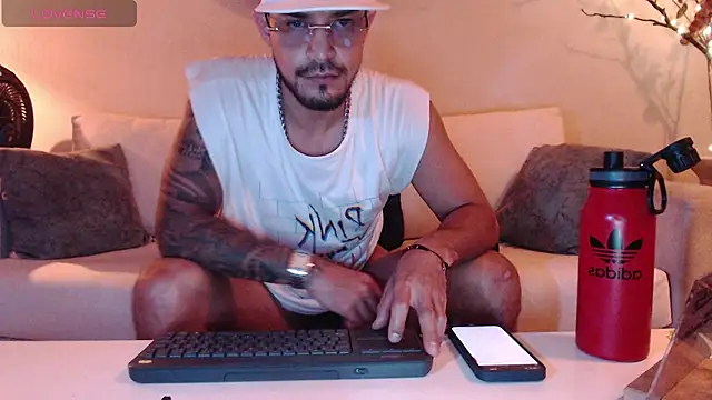 DirtyDanteX webcam