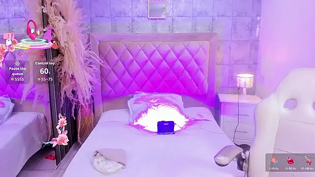 NahomiRichards_ webcam