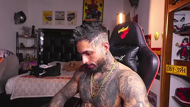 logan_hugh8 webcam