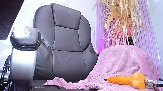 Mila_Leon webcam