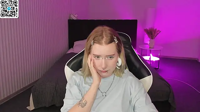 Elira_Vane webcam