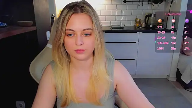blonde_kellyy webcam