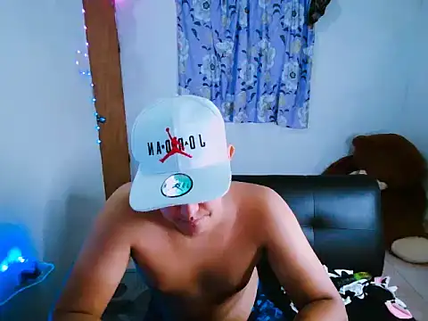 sweetboyxxx11 webcam