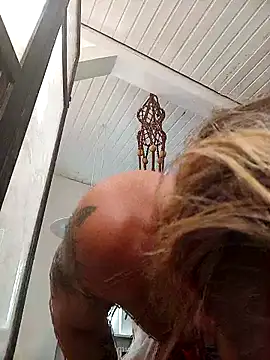 AthleticWomenizer2 webcam