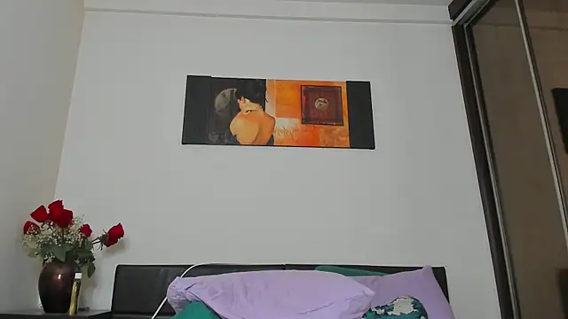 GoldenLunaa webcam