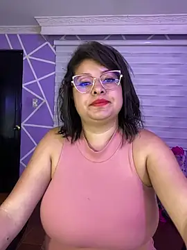 MiiaaJoness webcam