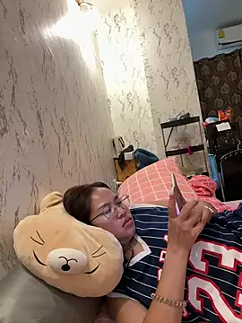 Ponthip live cam on StripChat