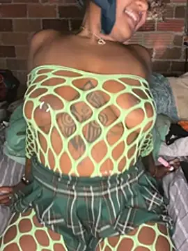 pocketgoddess live cam on StripChat