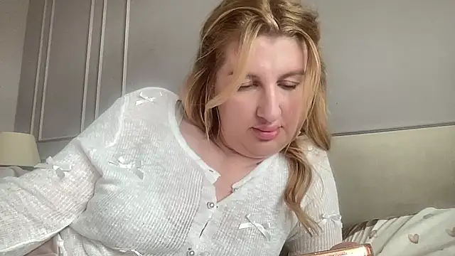 Kadayy1 live cam on StripChat