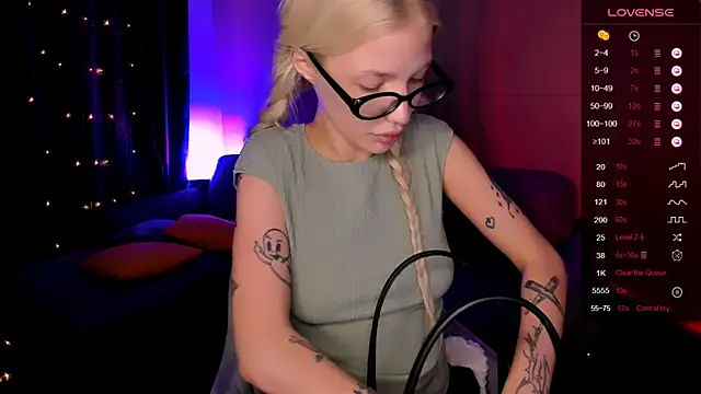 AnyaTaylor_ webcam