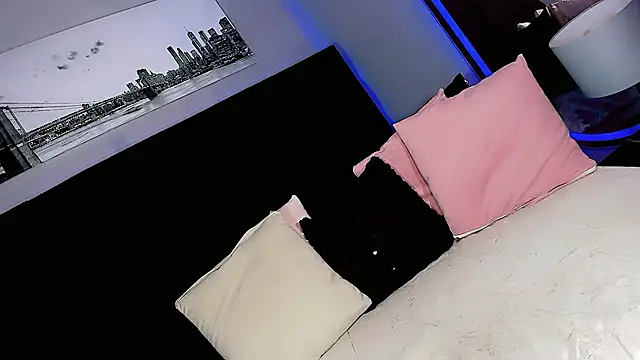 Kornylovee webcam