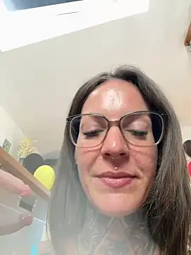 BrownieyQueen webcam
