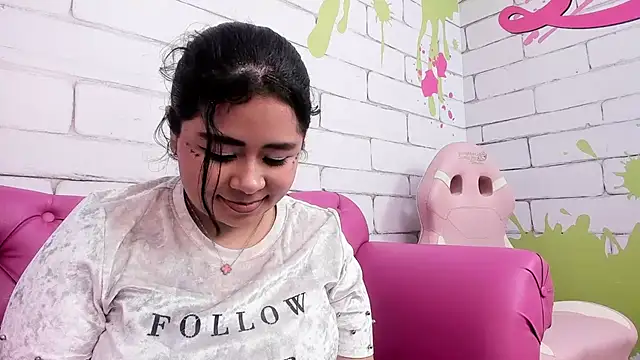 AriaMoonnn webcam