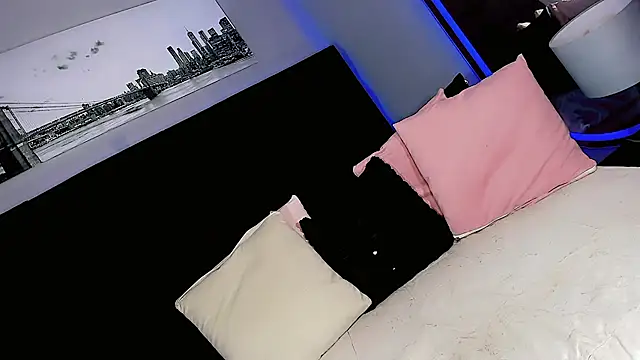 Kornylovee webcam