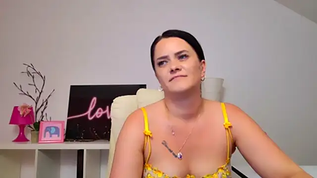 nicolsparklex (F young) - show pussy with pirsing and play 2 minut