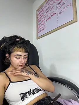 baby_akuma webcam