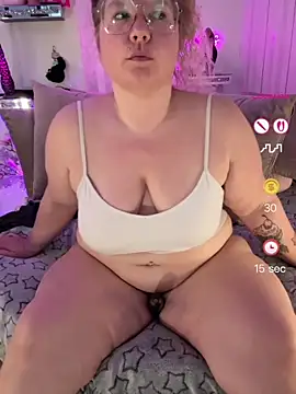 CurvyAnonymousGirl89 webcam